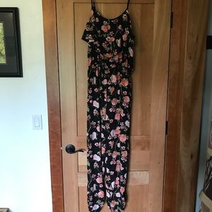 Black and floral print tank top jumpsuit with ruffle top XXL